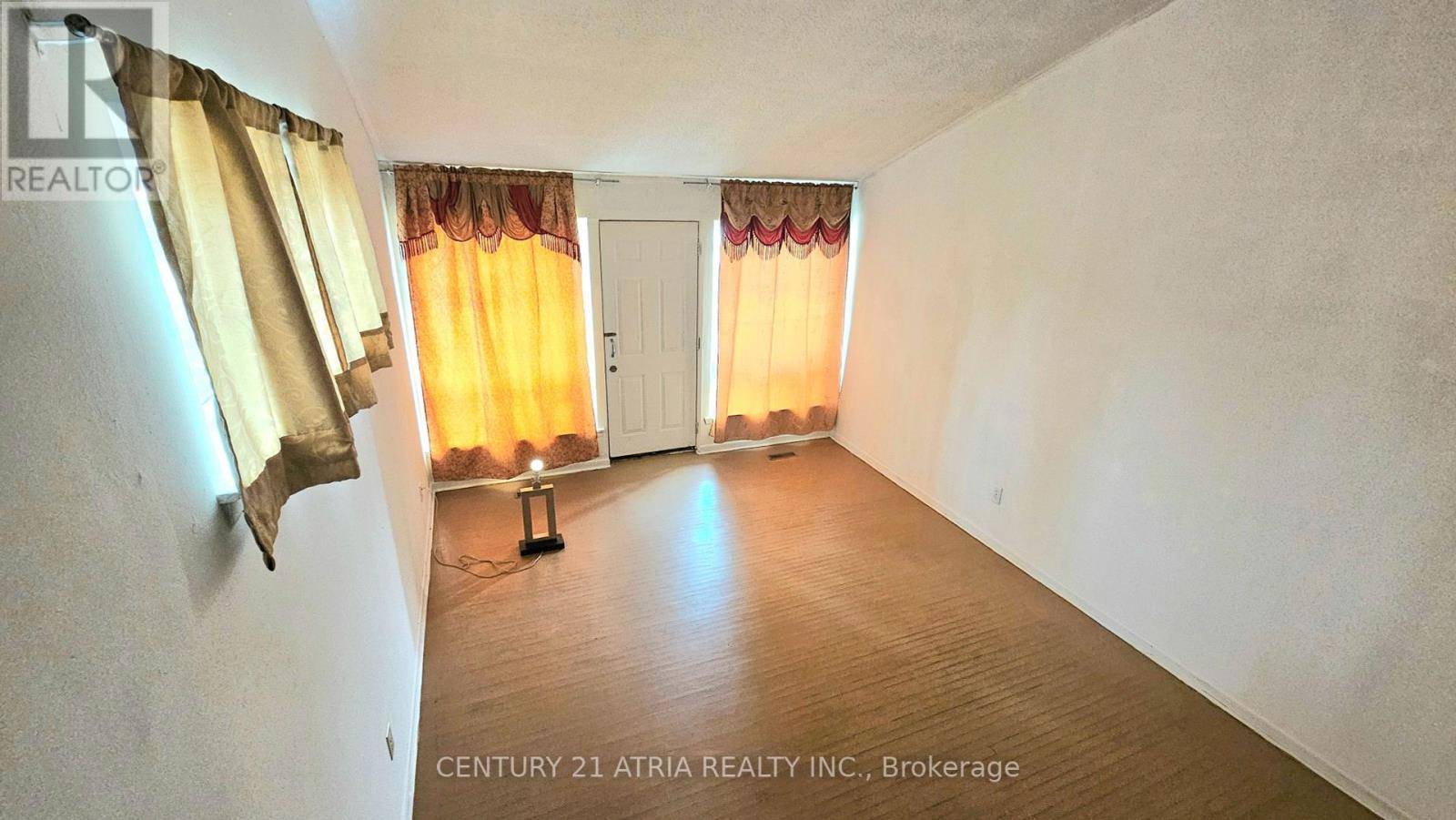 Toronto (west Humber-clairville), ON M9V1N8,260 John Garland BLVD #231