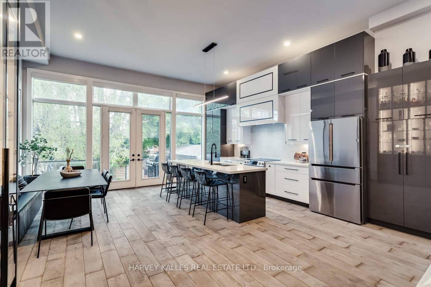 Toronto (briar Hill-belgravia), ON M6E2N4,360 WHITMORE AVENUE