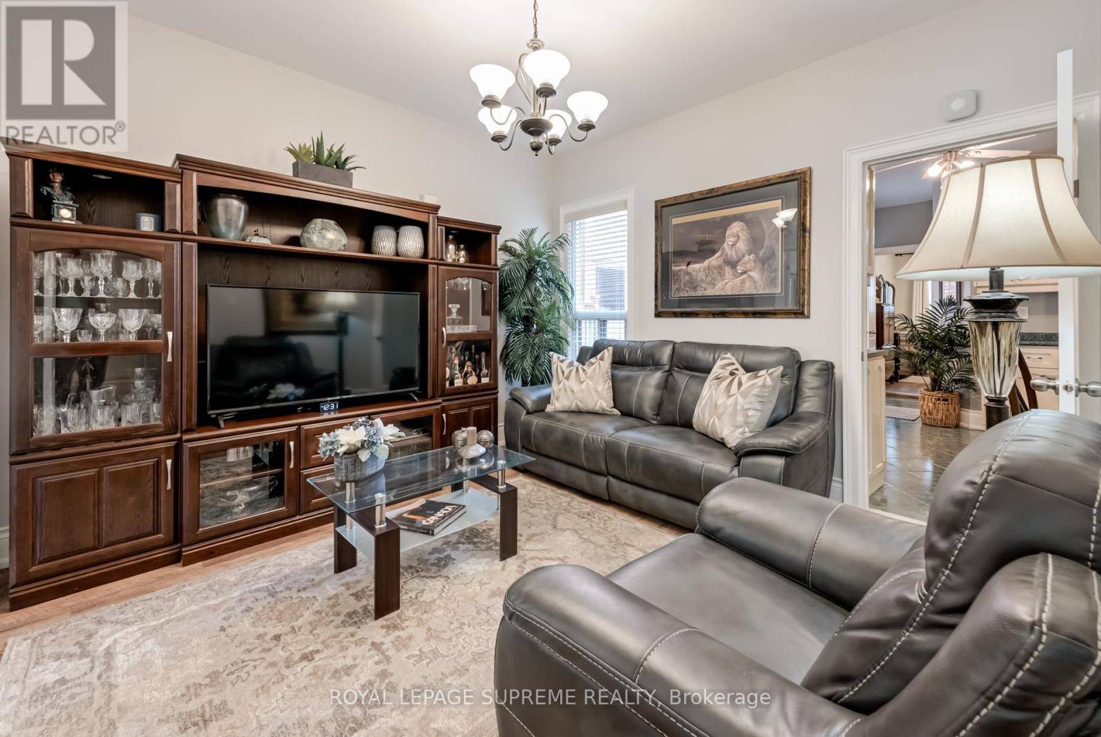 Toronto (dovercourt-wallace Emerson-junction), ON M6H3W9,587 ST CLARENS AVENUE