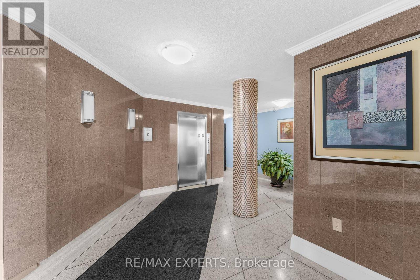 Toronto (brookhaven-amesbury), ON M6M2N2,50 Gulliver RD #208