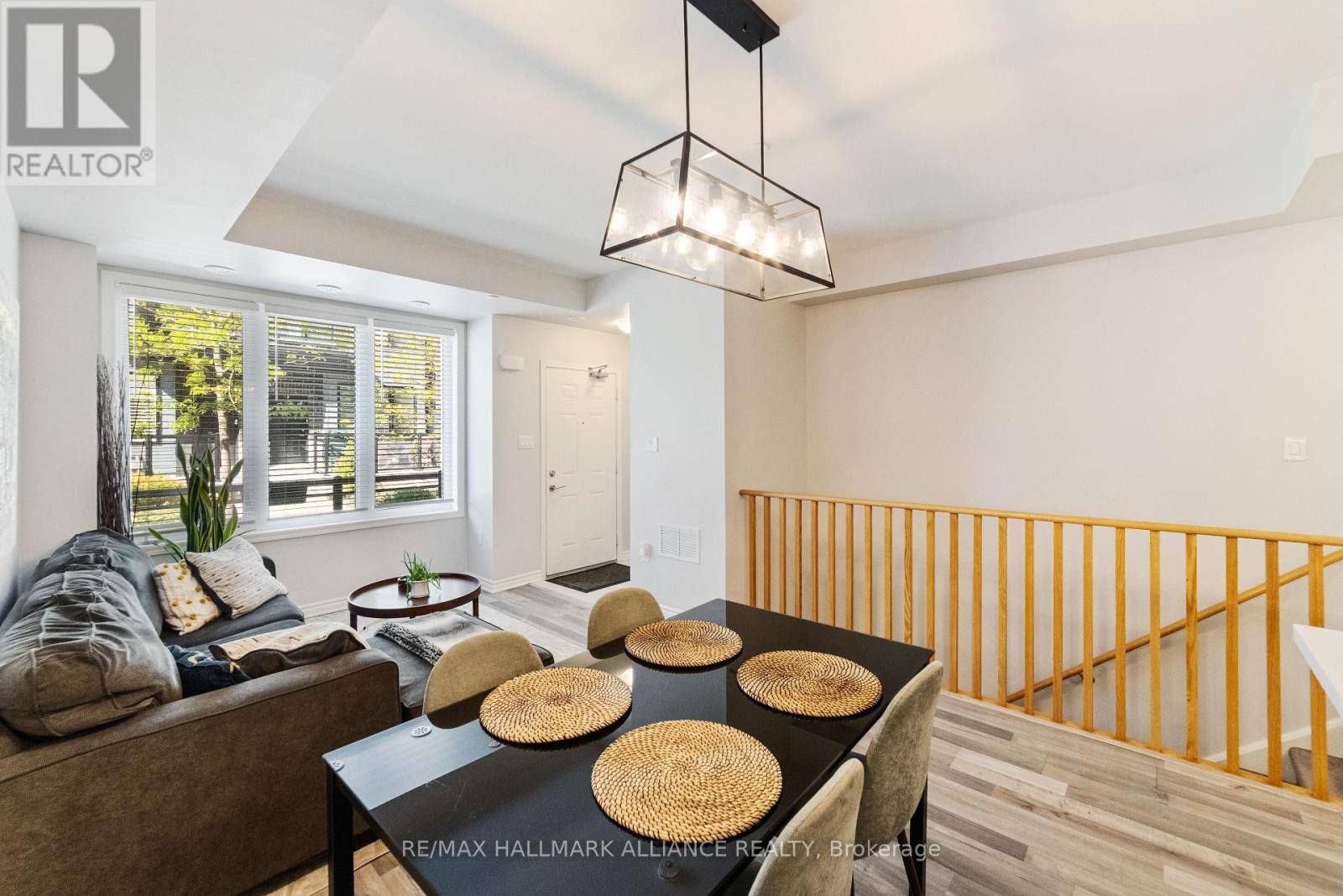 Mississauga (clarkson), ON L5J0B3,1150 Stroud LN #12