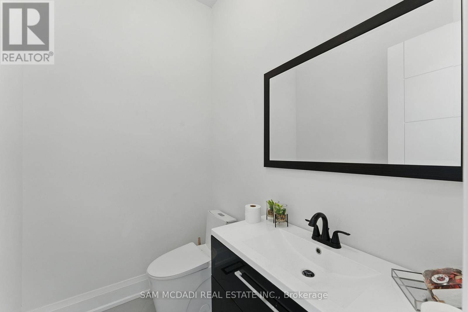 Mississauga (lakeview), ON L5E2C6,1037 MEREDITH AVENUE
