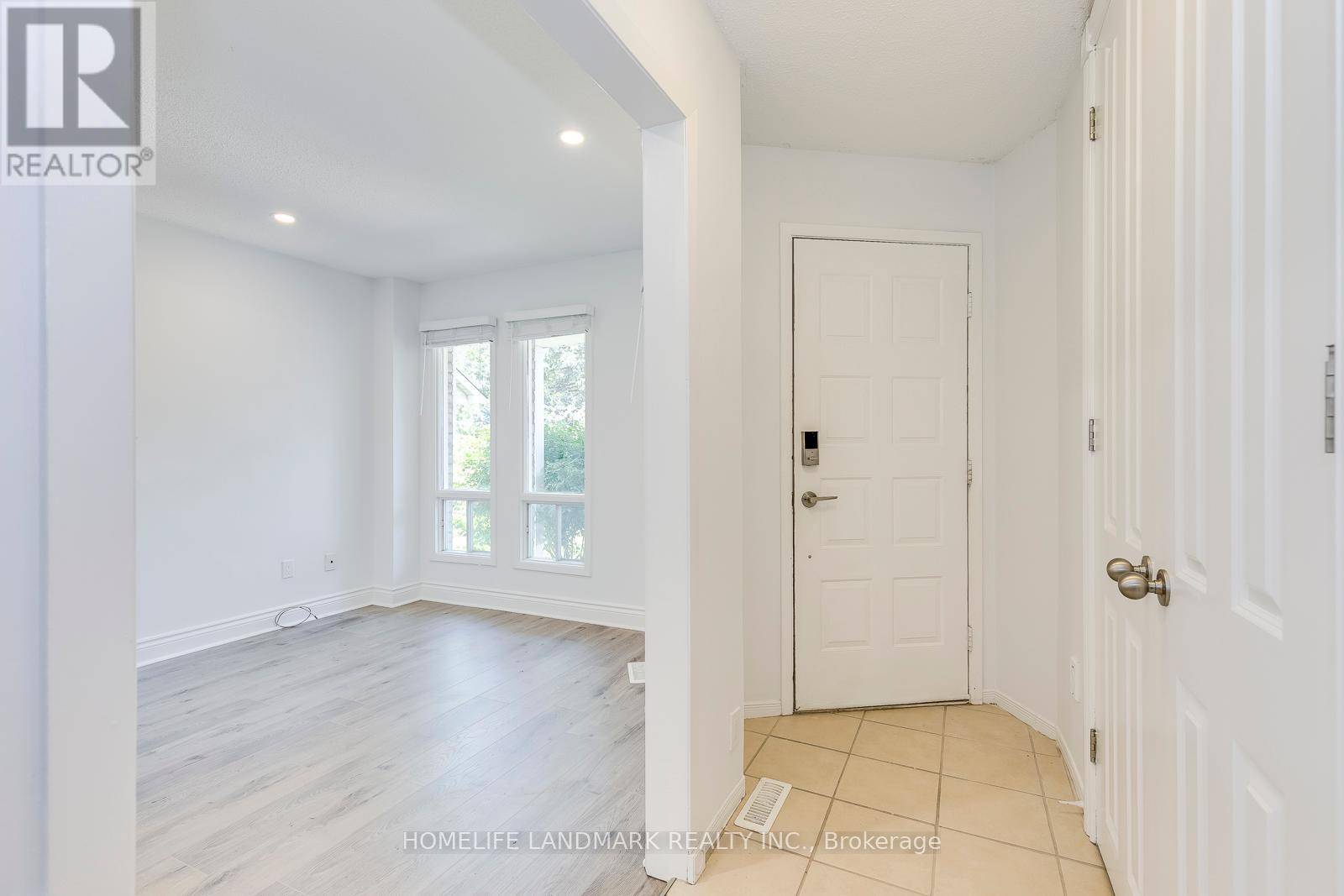 Oakville (ga Glen Abbey), ON L6M1G1,1112 MONTGOMERY DRIVE