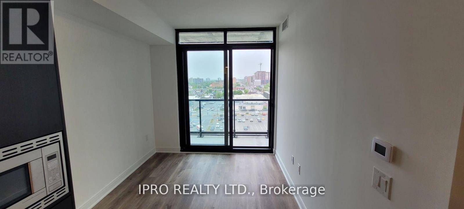 Mississauga (cooksville), ON L5A1W4,86 Dundas ST East #821