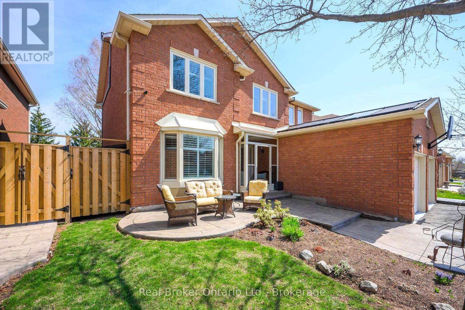 Oakville (wc Wedgewood Creek), ON L6H5A2,2015 GROSVENOR STREET