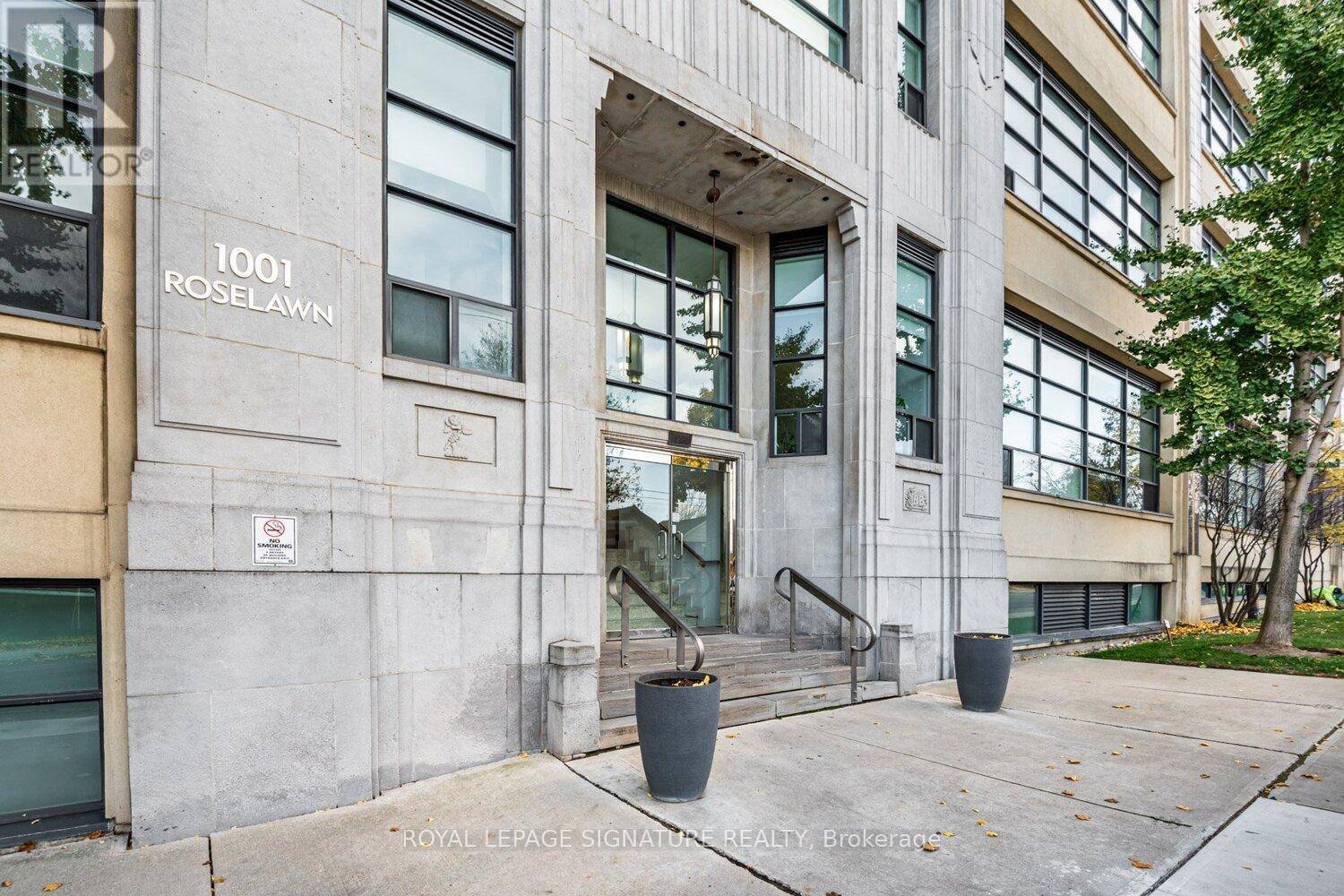 Toronto (briar Hill-belgravia), ON M6B4M4,1001 Roselawn AVE #108