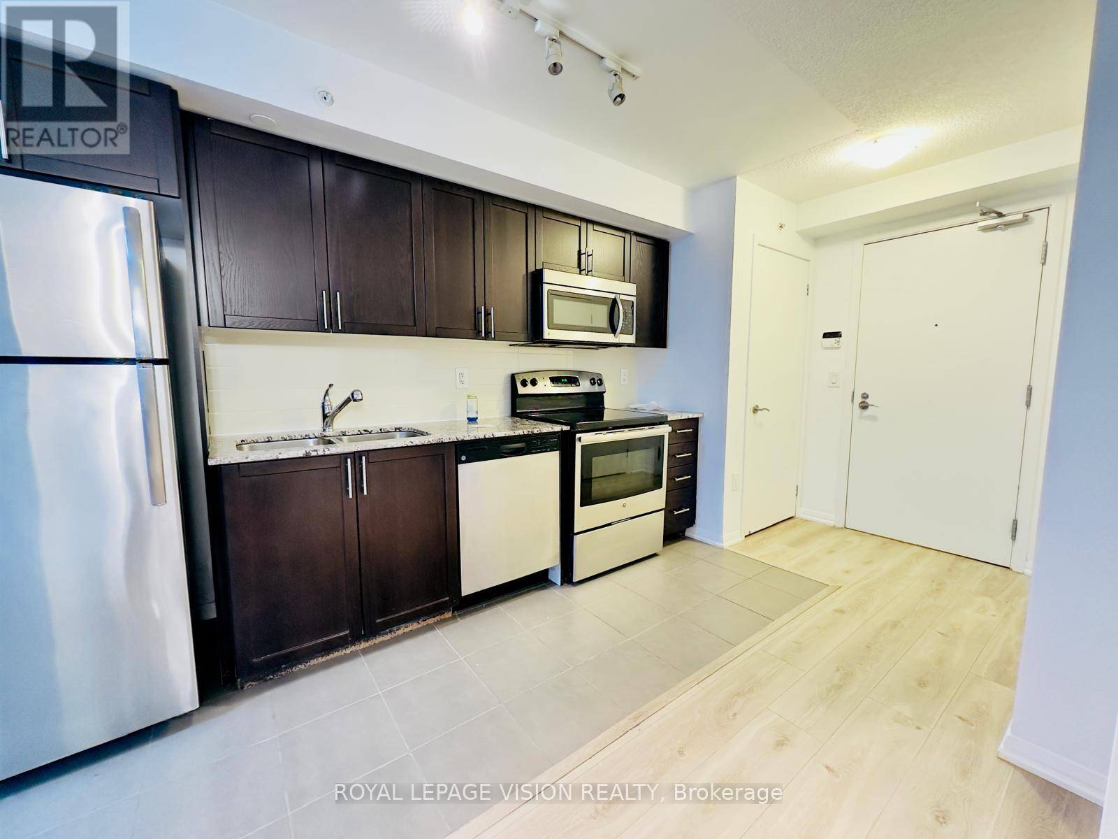 Toronto (yorkdale-glen Park), ON M6A1C3,830 Lawrence AVE West #903