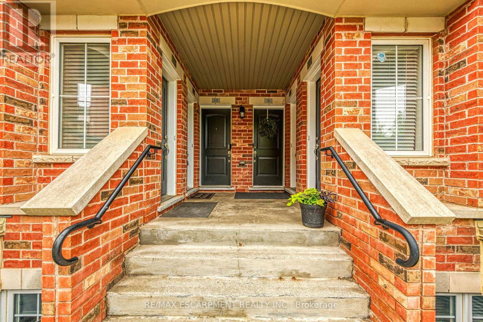 Oakville (ro River Oaks), ON L6H0J1,35 Hays BLVD #11