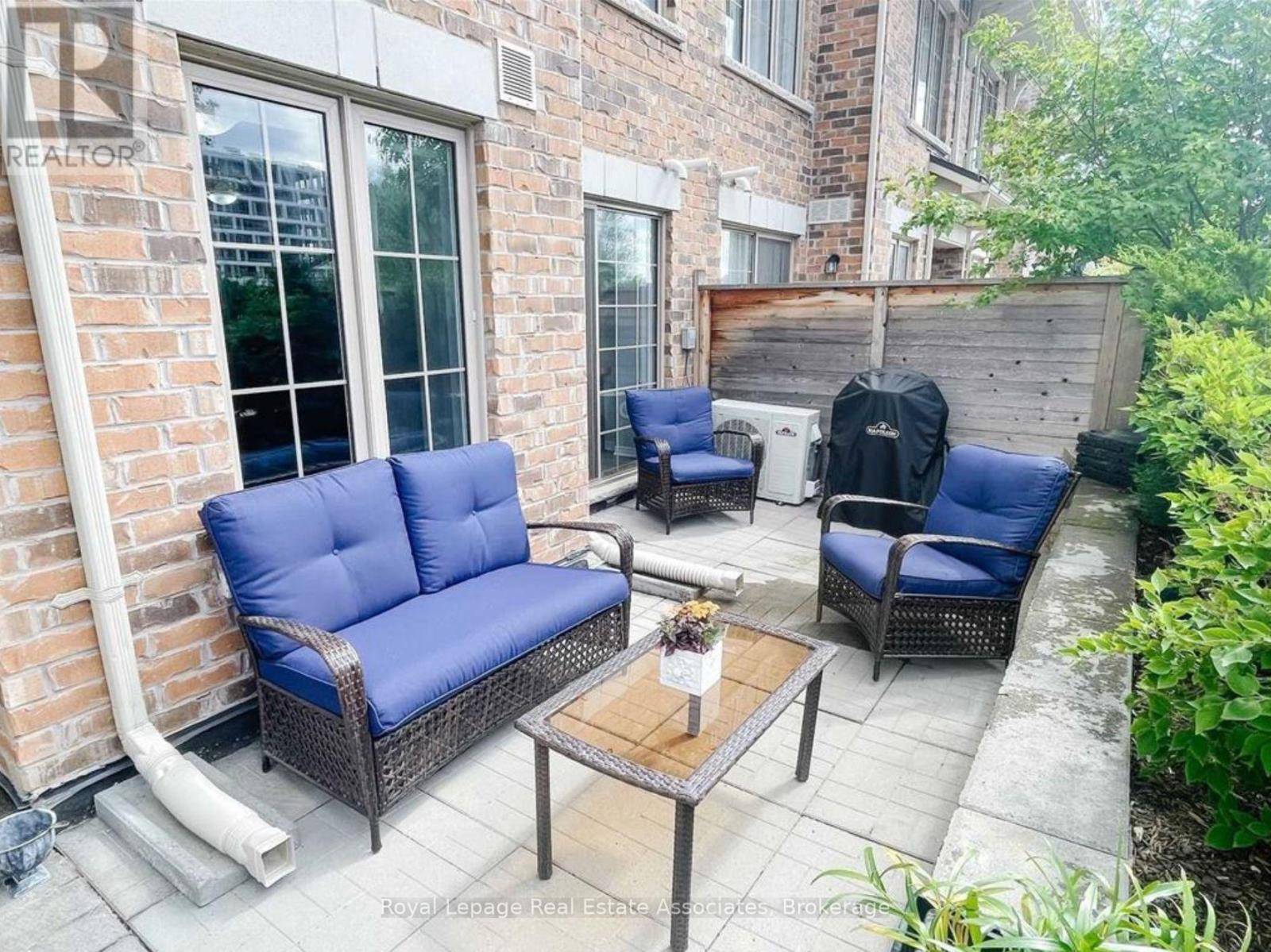 Oakville (wm Westmount), ON L6M0S3,2441 Greenwich DR #60