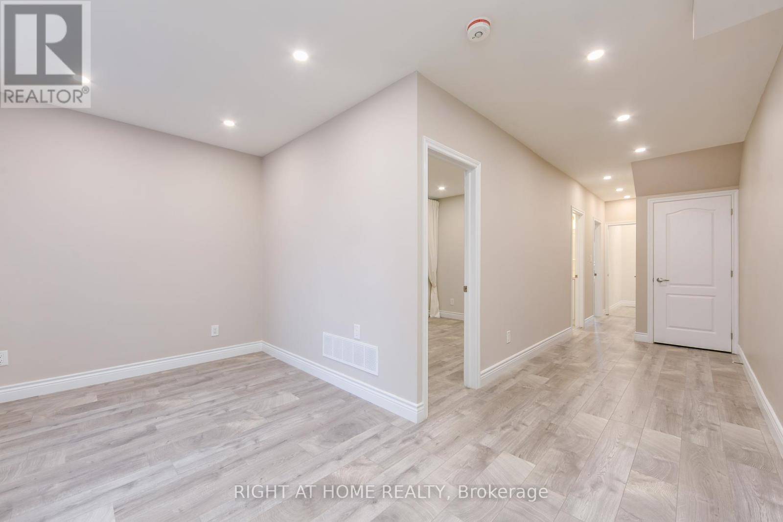 Toronto (dovercourt-wallace Emerson-junction), ON M6G1Z5,701 Dupont ST #1