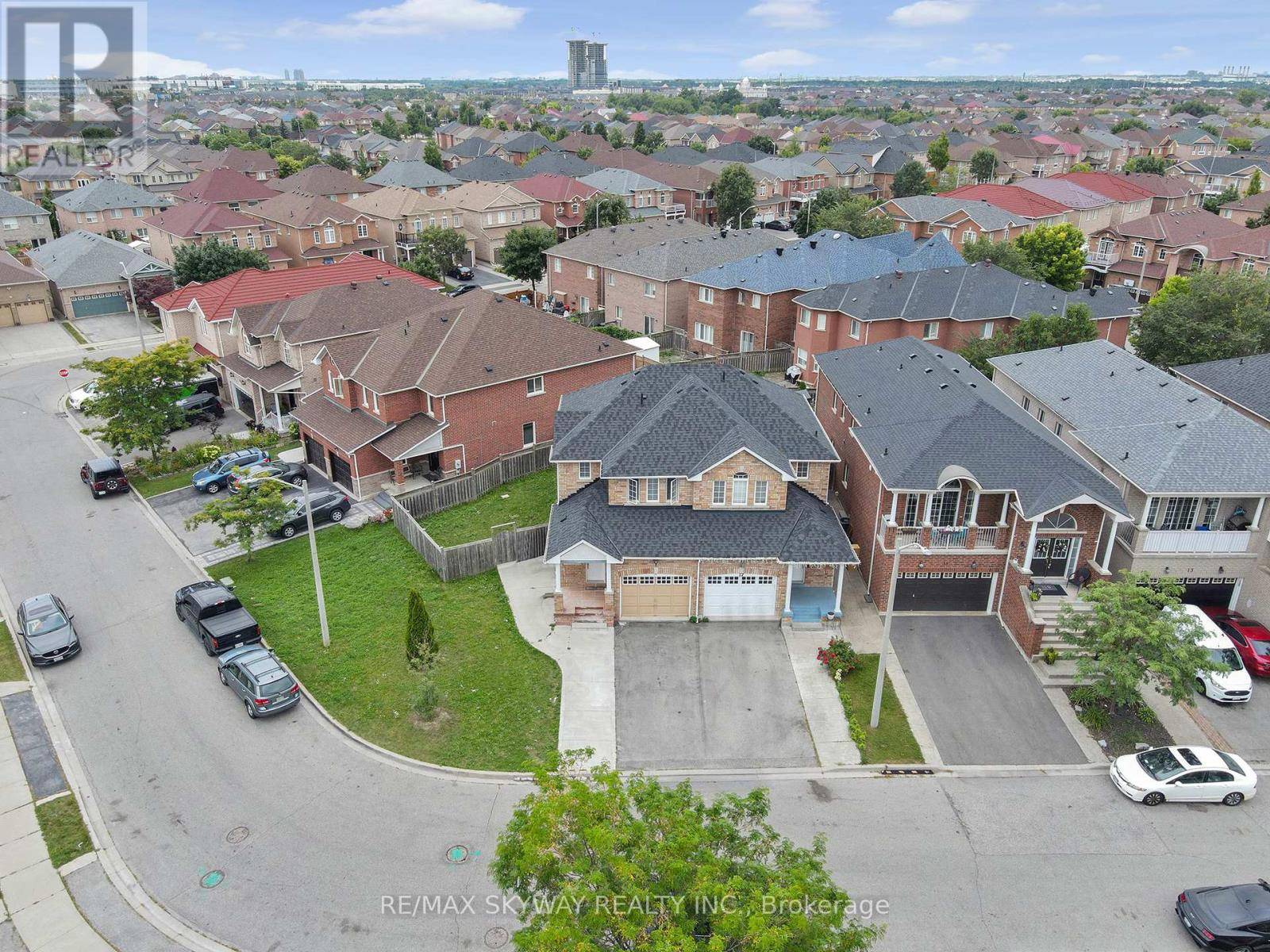 Brampton (brampton East), ON L6P1P4,19 REDNOR DRIVE