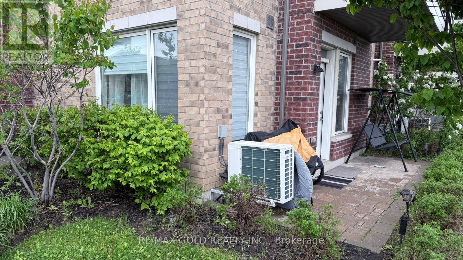 Brampton (bram West), ON L6Y6B9,54 Sky Harbour DR #111