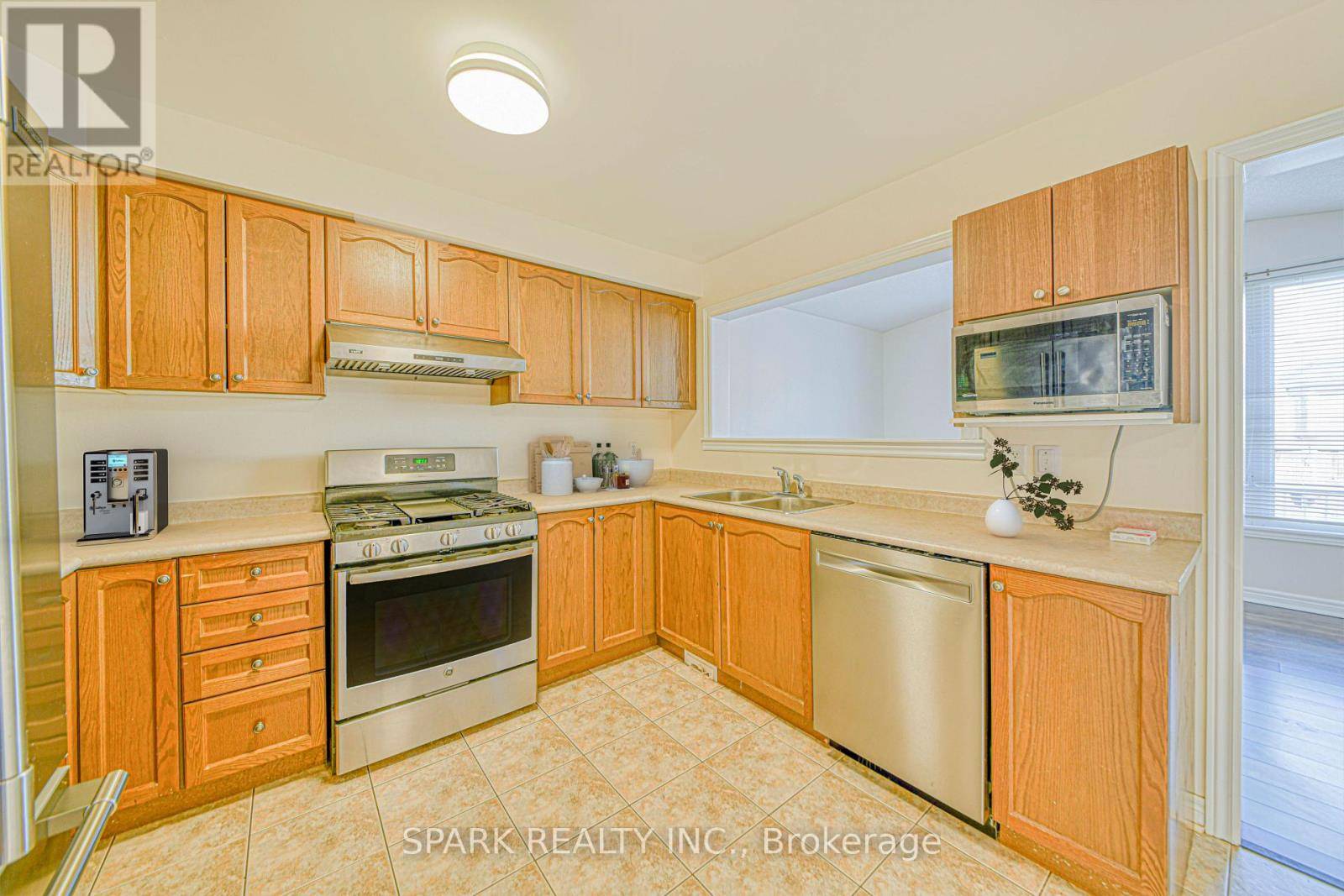 Milton (sc Scott), ON L9T0V6,147 WESTON DRIVE