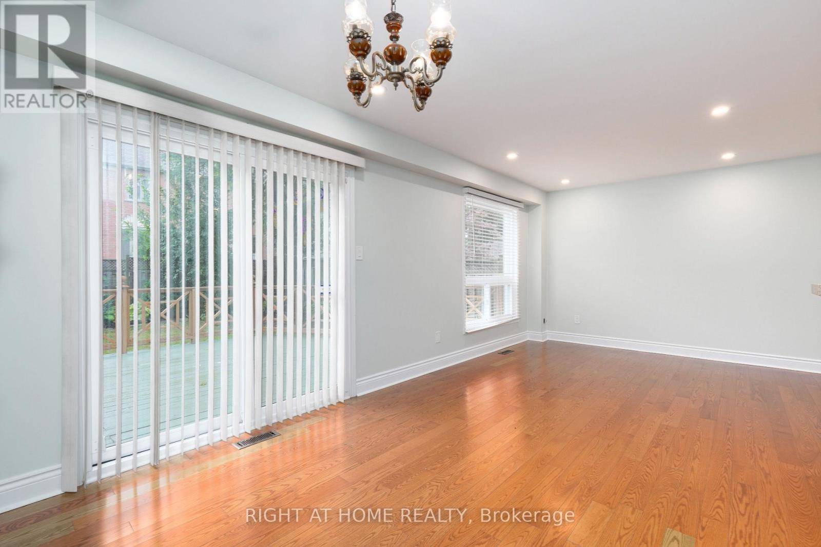 Mississauga (central Erin Mills), ON L5M5S9,2914 PICTON PLACE