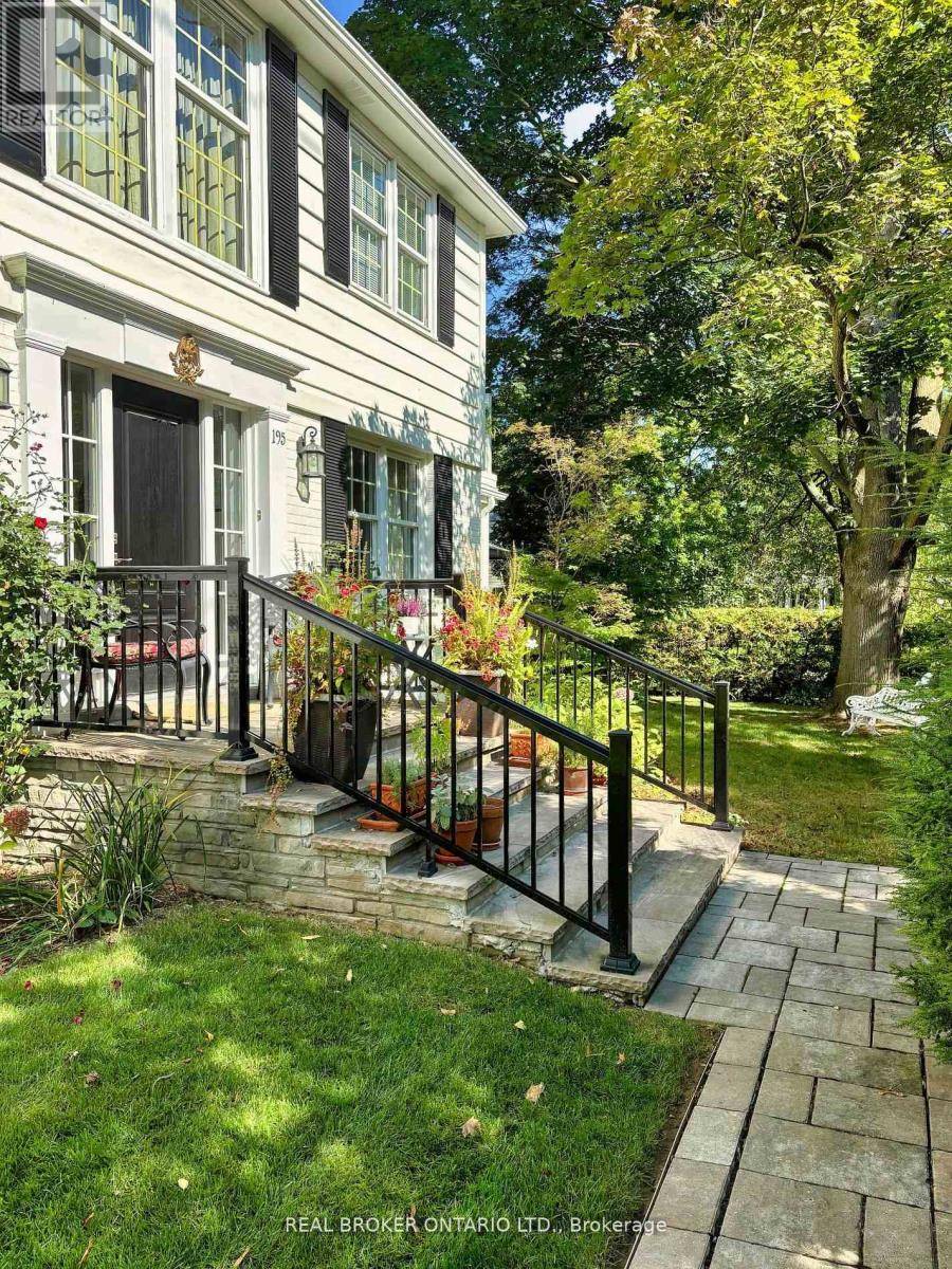 Oakville (oo Old Oakville), ON L6J1C8,195 WILLIAM STREET