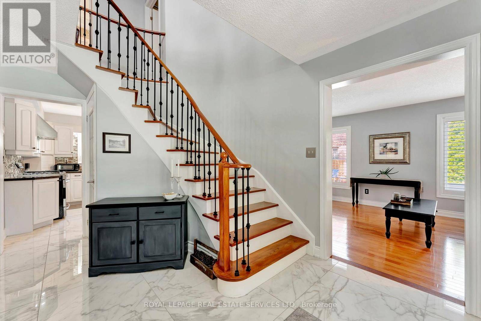 Oakville (wt West Oak Trails), ON L6M3M7,1109 SHELTERED OAK COURT