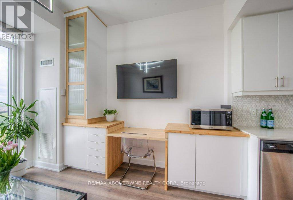 Oakville (jm Joshua Meadows), ON L6H7W6,3200 William Coltson AVE #1404