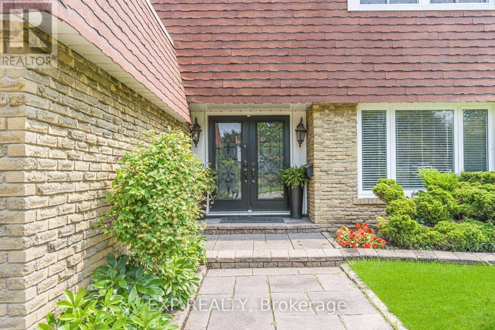 Mississauga (streetsville), ON L5N1J5,37 KENNINGHALL BOULEVARD
