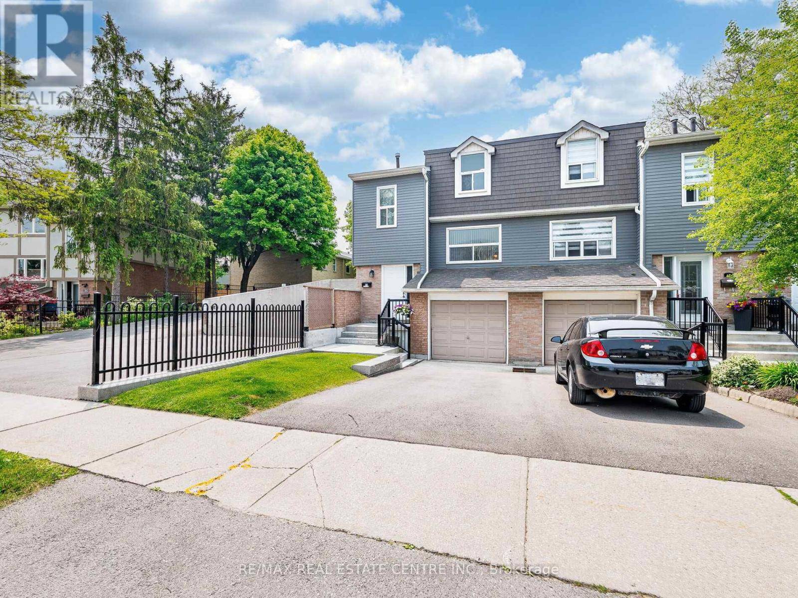 Mississauga (port Credit), ON L5H3V1,1050 Shawnmarr RD ##12