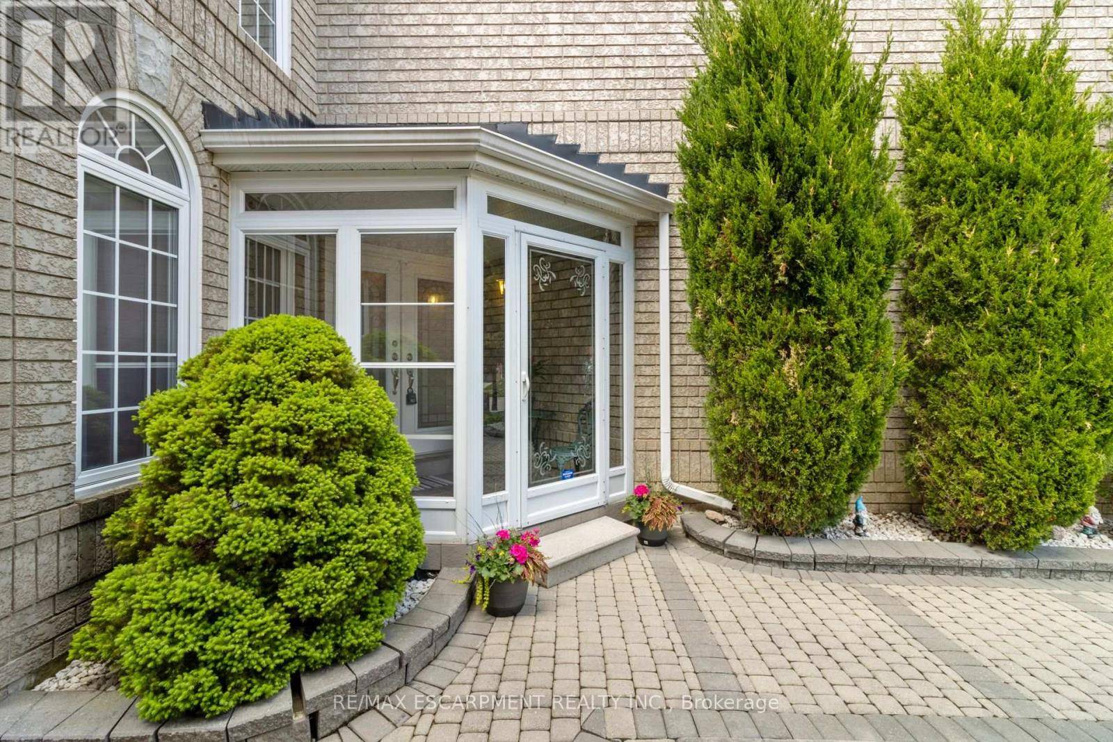Mississauga (east Credit), ON L5V2C8,5414 KINGLET AVENUE