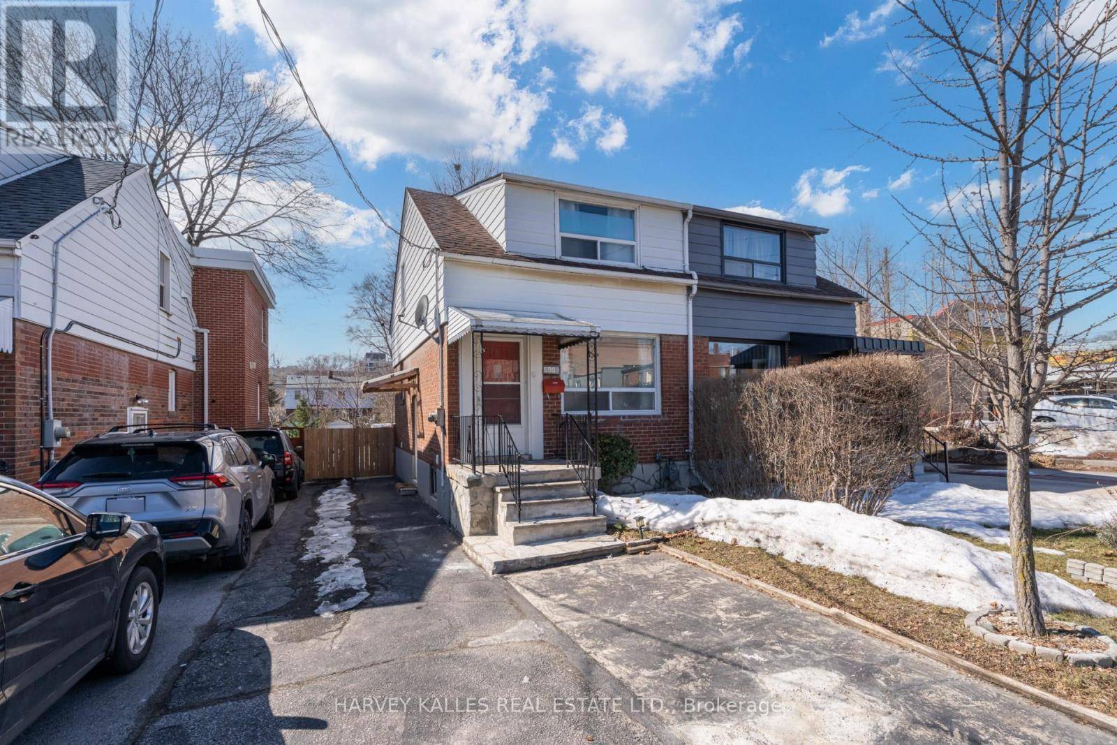Toronto (stonegate-queensway), ON M6S1P2,562 ROYAL YORK ROAD