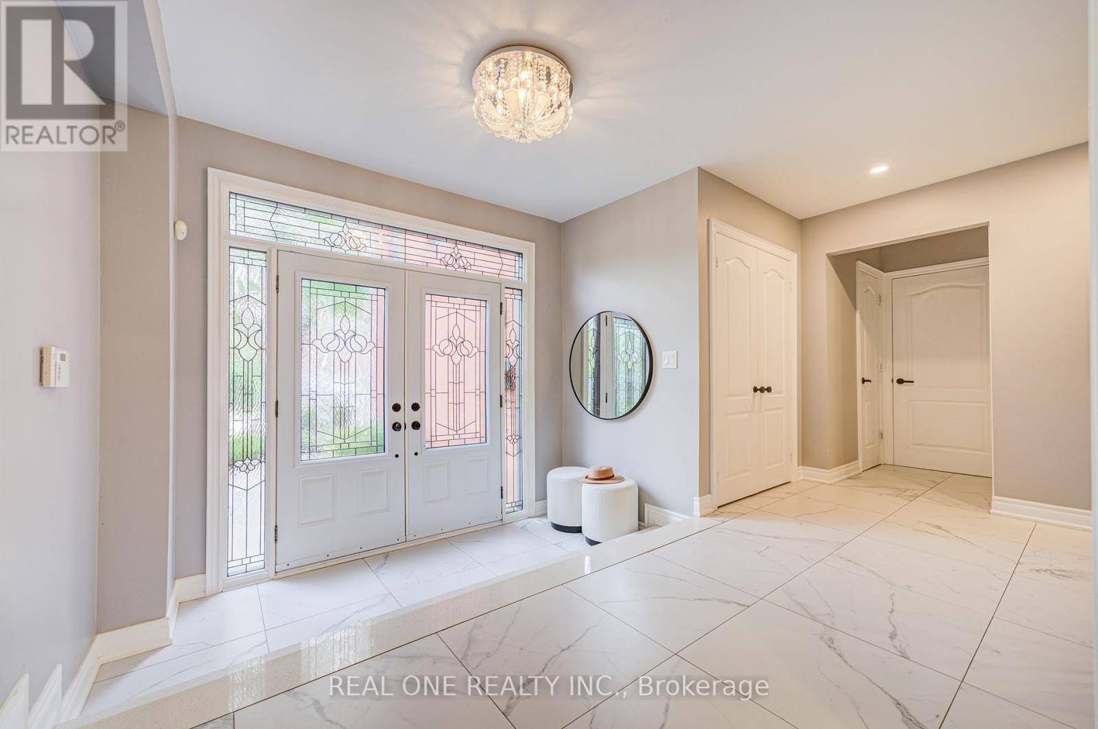 Oakville (ga Glen Abbey), ON L6M1M7,306 NORTHWOOD DRIVE