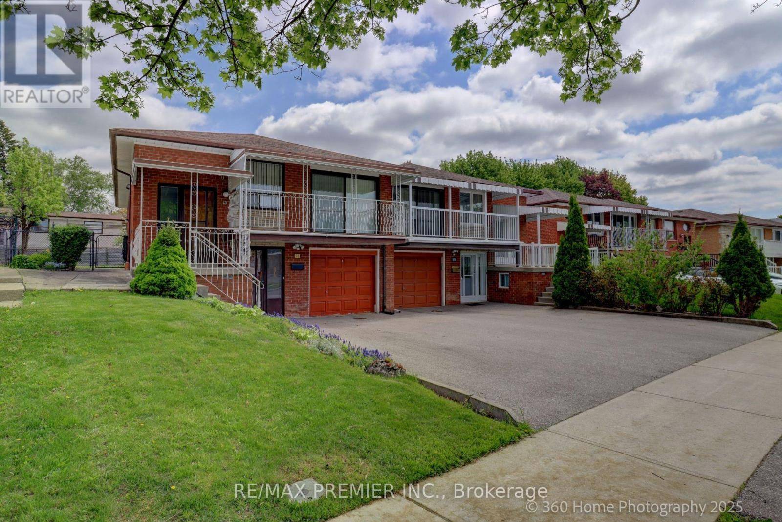 Toronto (york University Heights), ON M3H1W1,91 HUCKNALL ROAD