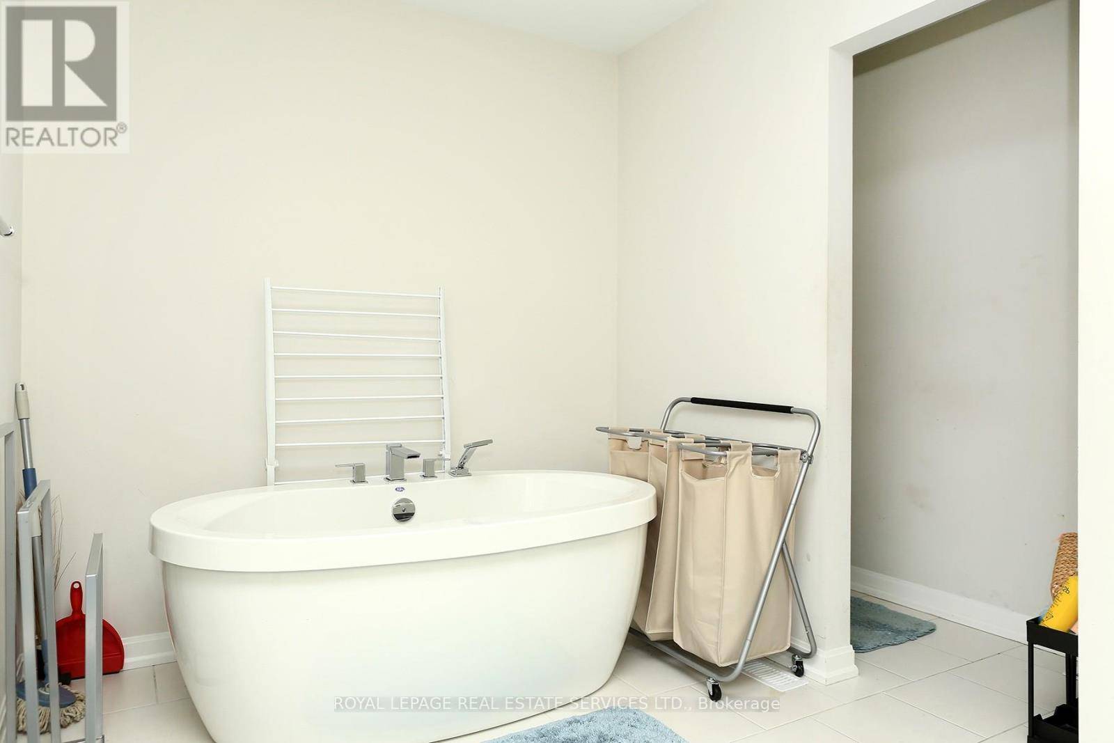 Oakville (go Glenorchy), ON L6H7C8,3446 VERNON POWELL DRIVE