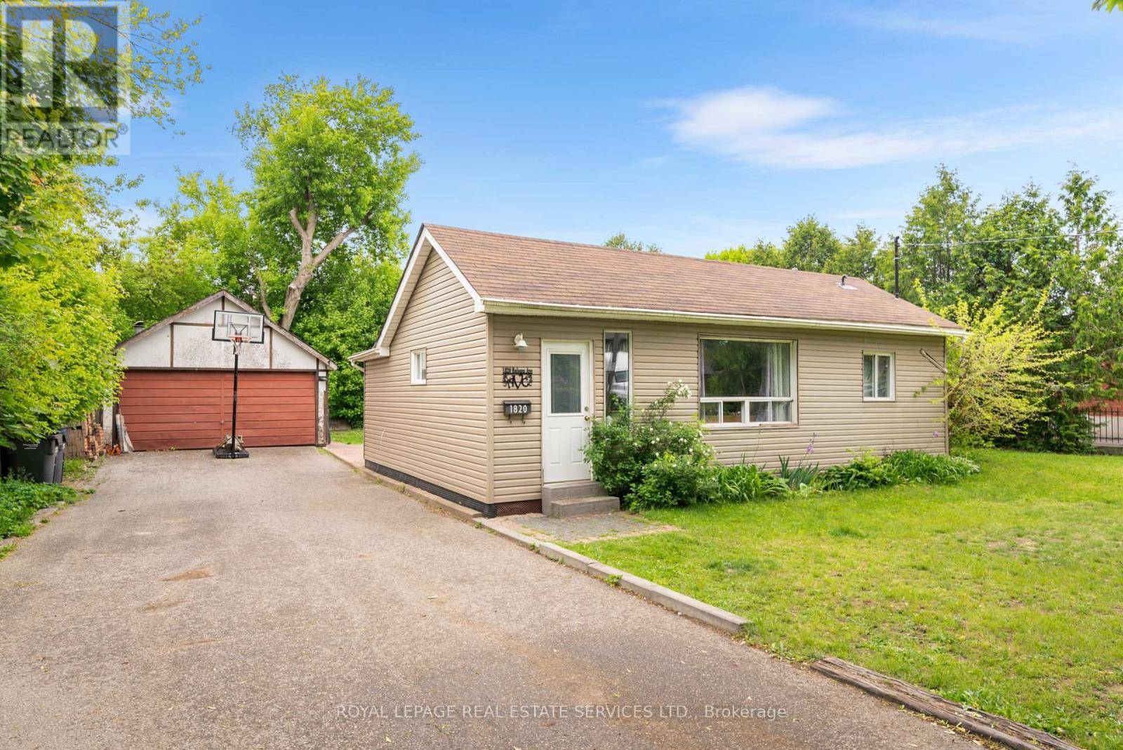 Mississauga (clarkson), ON L5J1L2,1820 BALSAM AVENUE