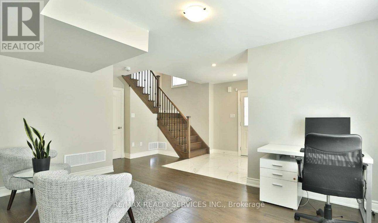 Brampton (bram West), ON L6Y6G6,34 BRUSHWOOD DRIVE