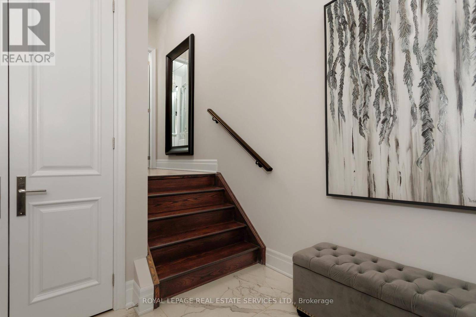 Oakville (wo West), ON L6K0H3,251 HANOVER STREET