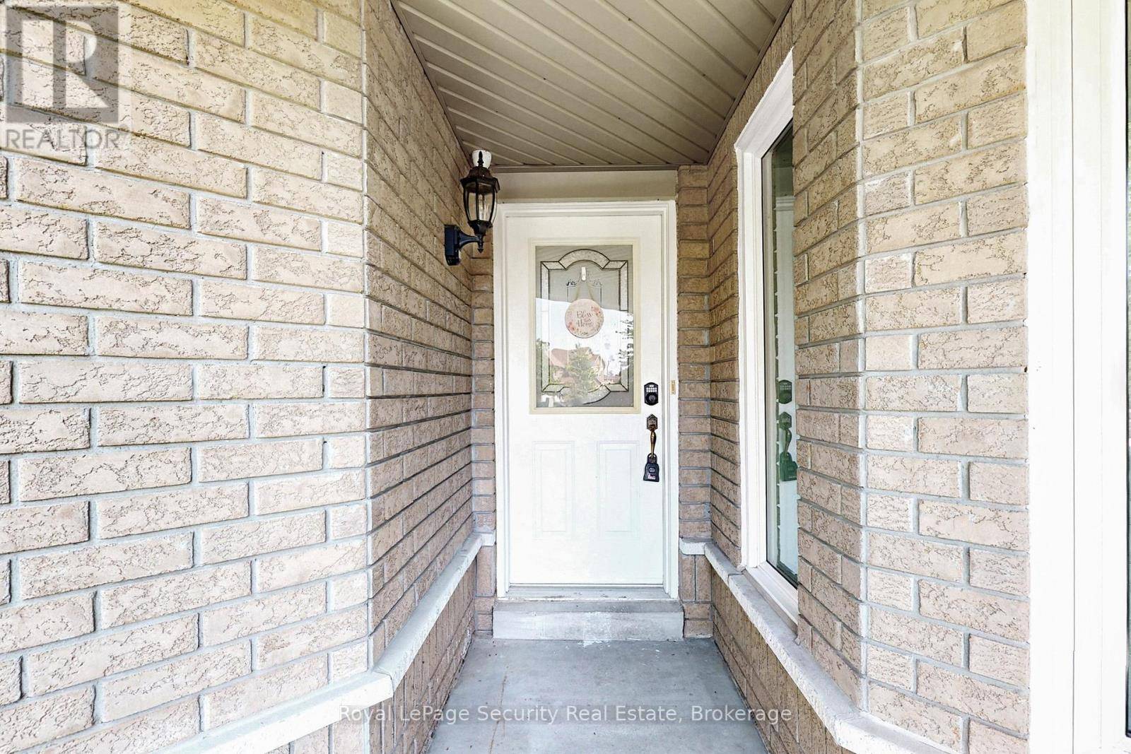 Brampton (sandringham-wellington), ON L6R1Z7,10 BARLEYFIELD ROAD