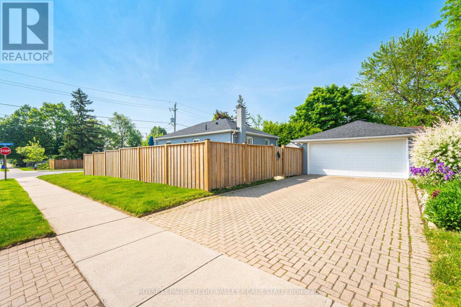 Milton (om Old Milton), ON L9T1W1,391 MOUNTAINVIEW DRIVE