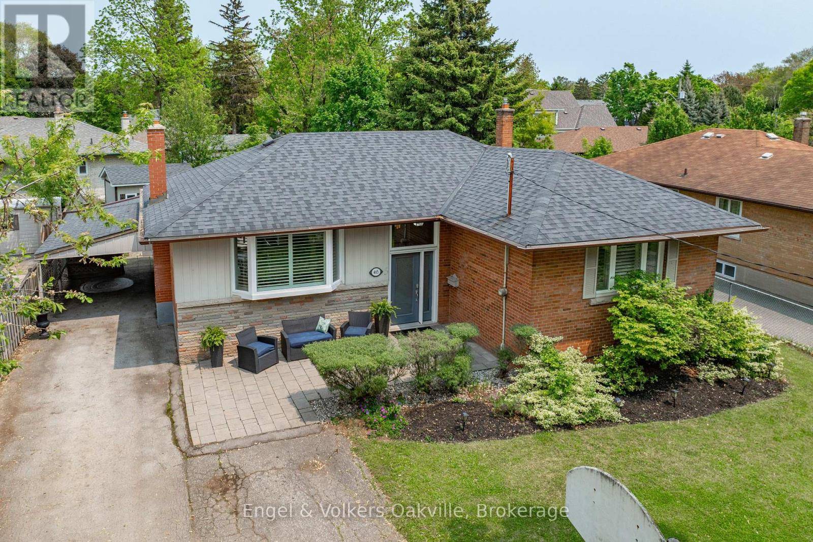 Oakville (wo West), ON L6L5A6,465 FOURTH LINE