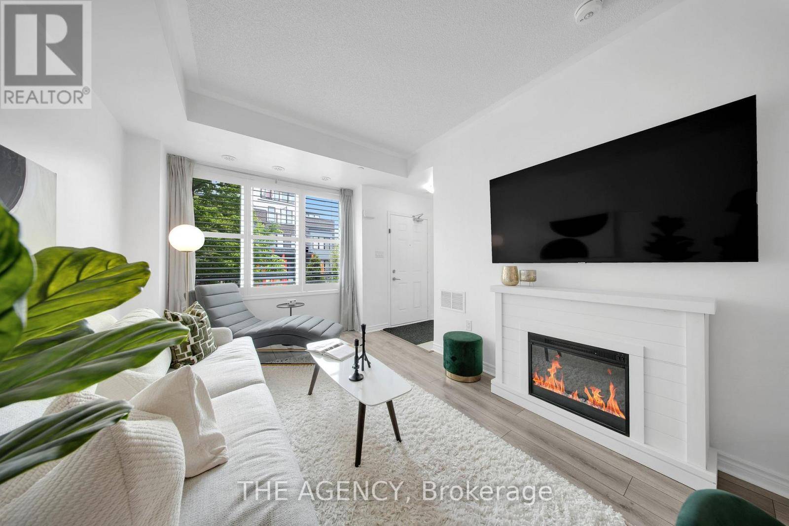 Mississauga (clarkson), ON L5J0B3,1155 Stroud LN #2