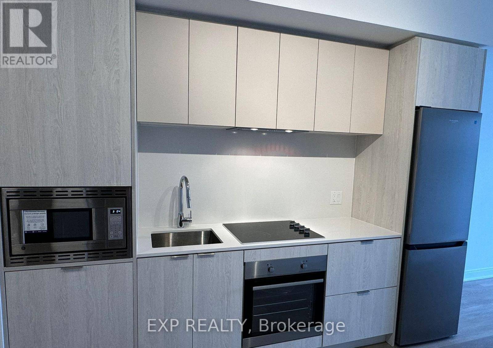 Mississauga (cooksville), ON L5A0B1,86 Dundas ST East #404