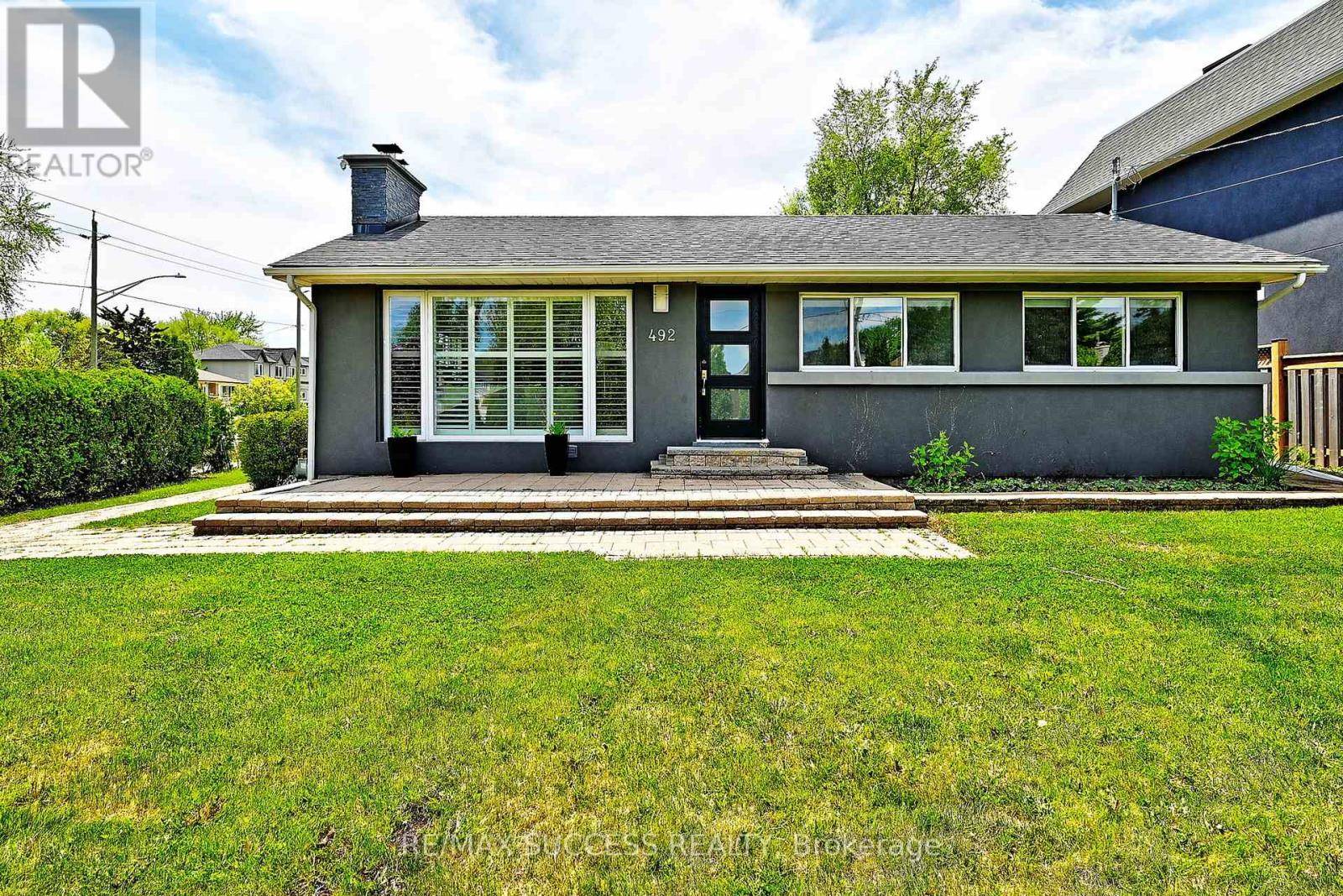 Oakville (wo West), ON L6L4J8,492 SHERIN DRIVE SW