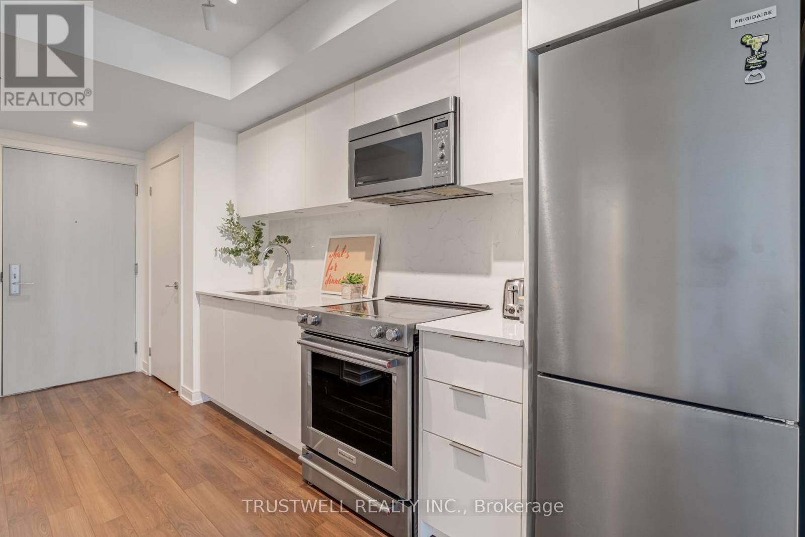 Toronto (islington-city Centre West), ON M9B0C9,30 Samuel Wood WAY #310