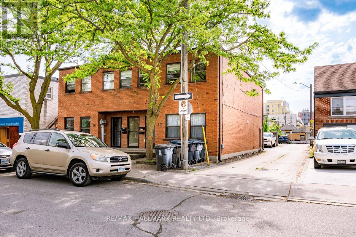 Toronto (briar Hill-belgravia), ON M6E4R9,12 SNIDER AVENUE