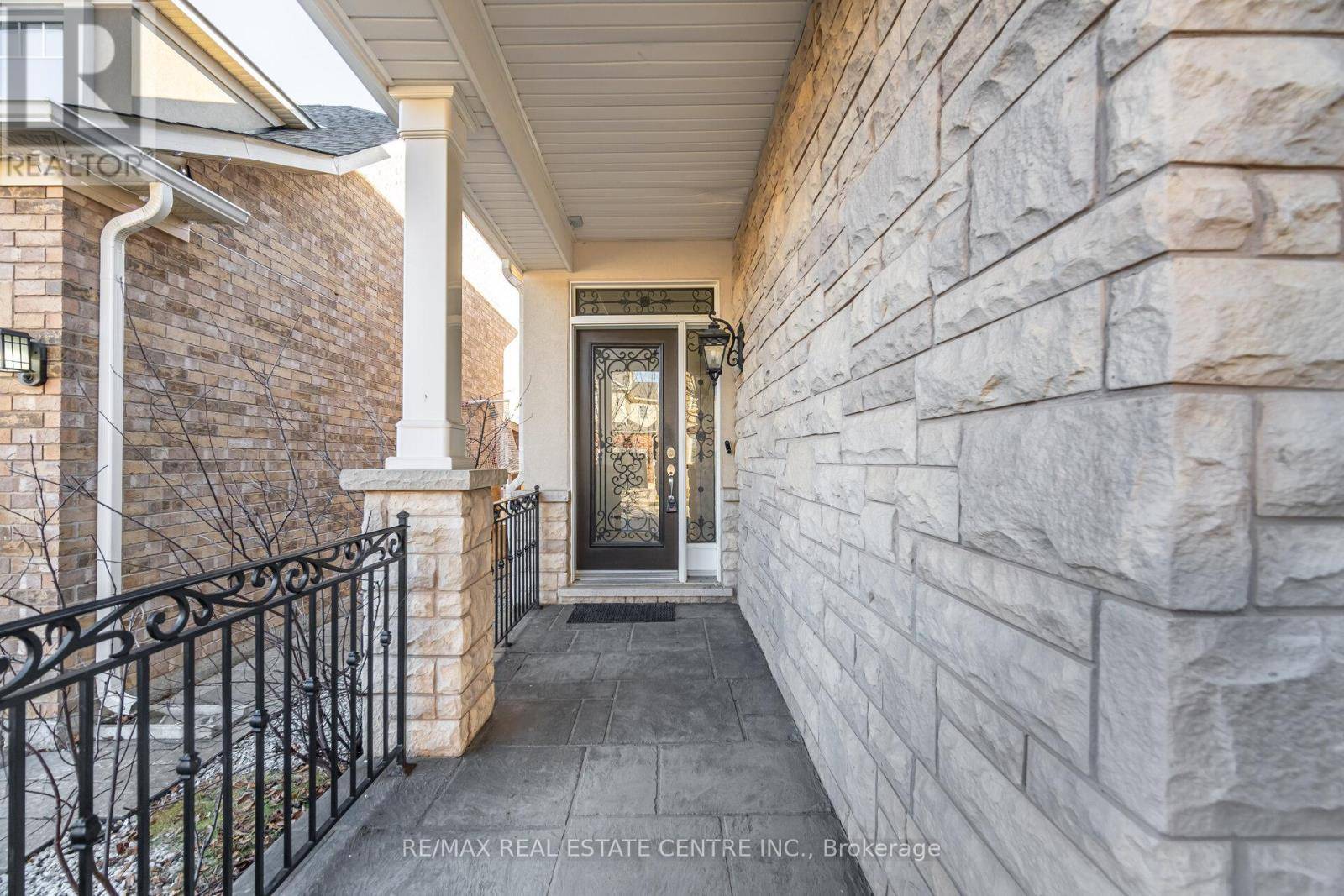 Milton (ha Harrison), ON L9T0X4,720 REECE COURT