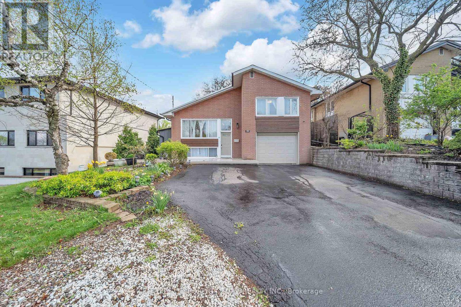 Mississauga (streetsville), ON L5M1V9,122 VISTA BOULEVARD