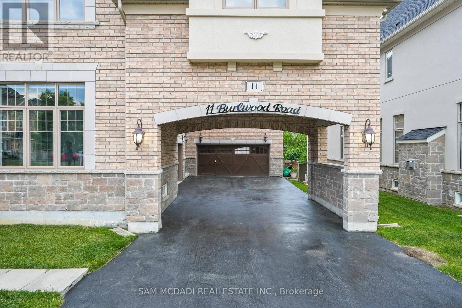 Brampton (vales Of Castlemore), ON L6P4E9,11 BURLWOOD ROAD