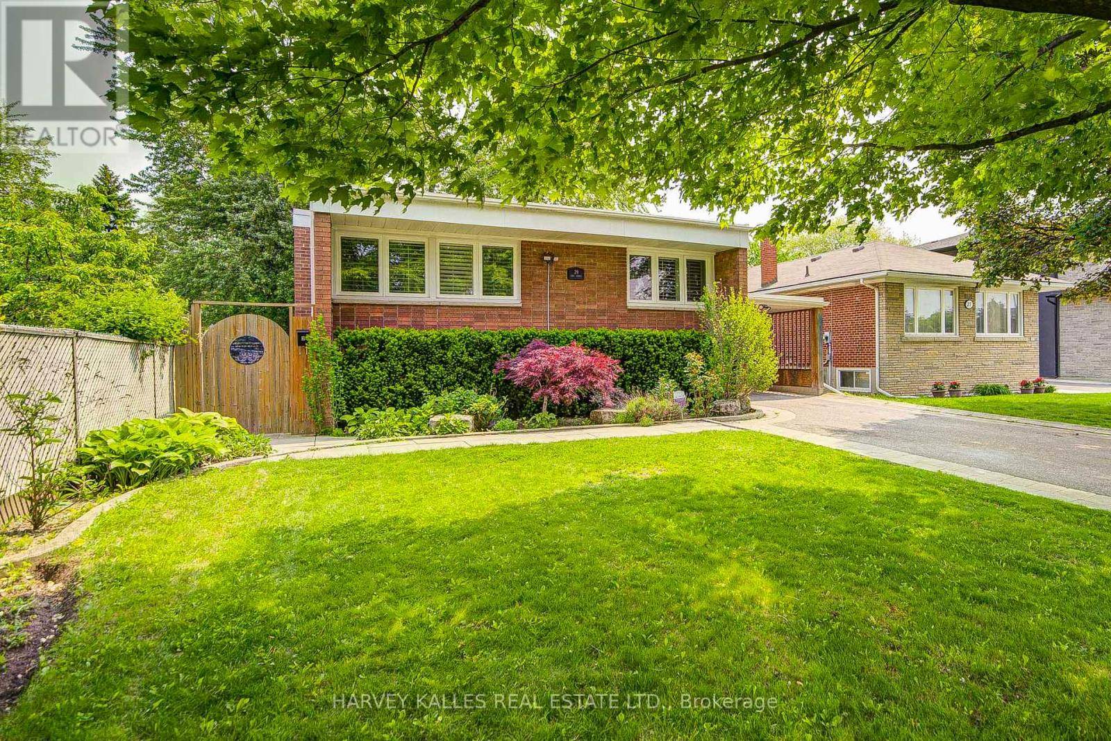 Toronto (yorkdale-glen Park), ON M6B3K4,29 LOIS AVENUE