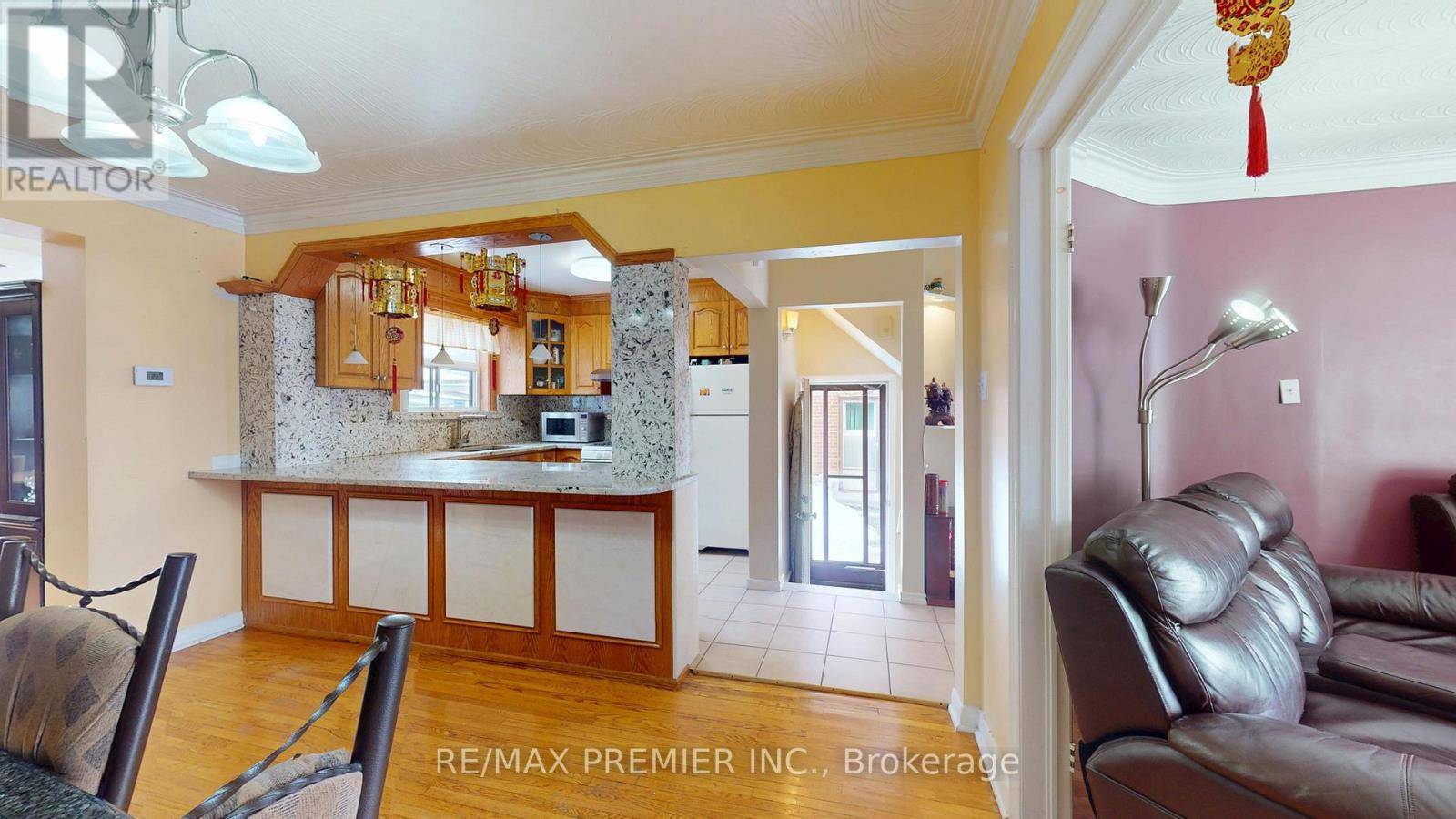 Toronto (downsview-roding-cfb), ON M3L1K4,32 MARLINGTON CRESCENT
