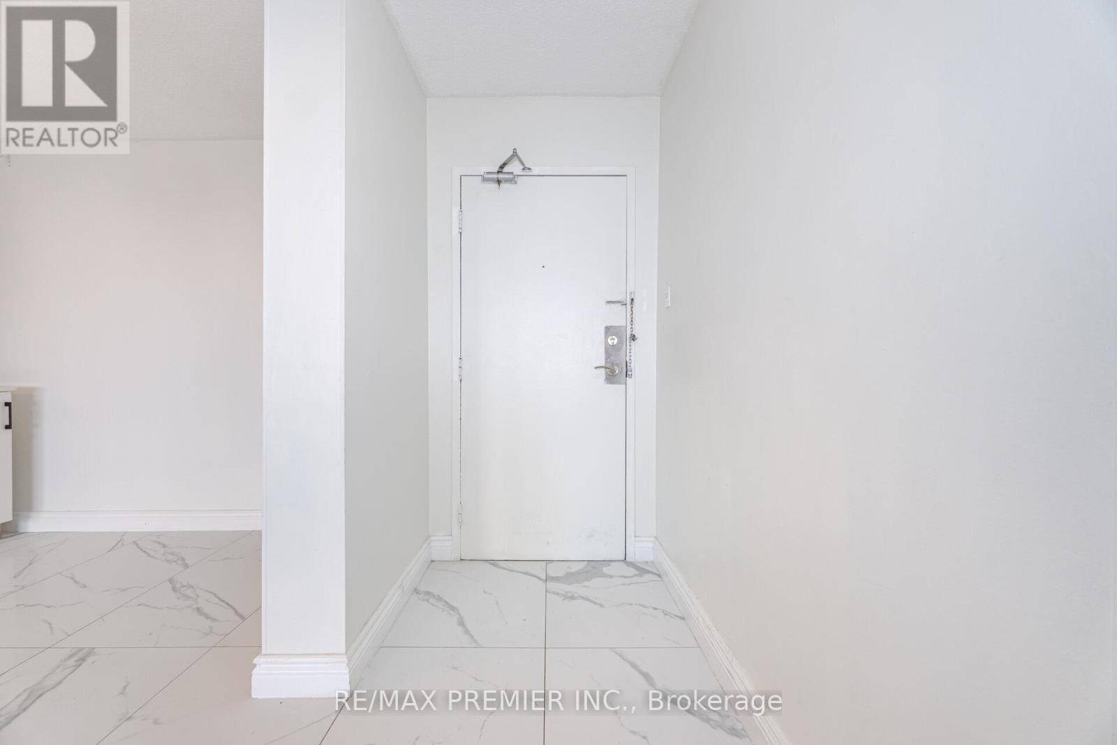 Toronto (black Creek), ON M3N2Y4,5 San Romanoway #402