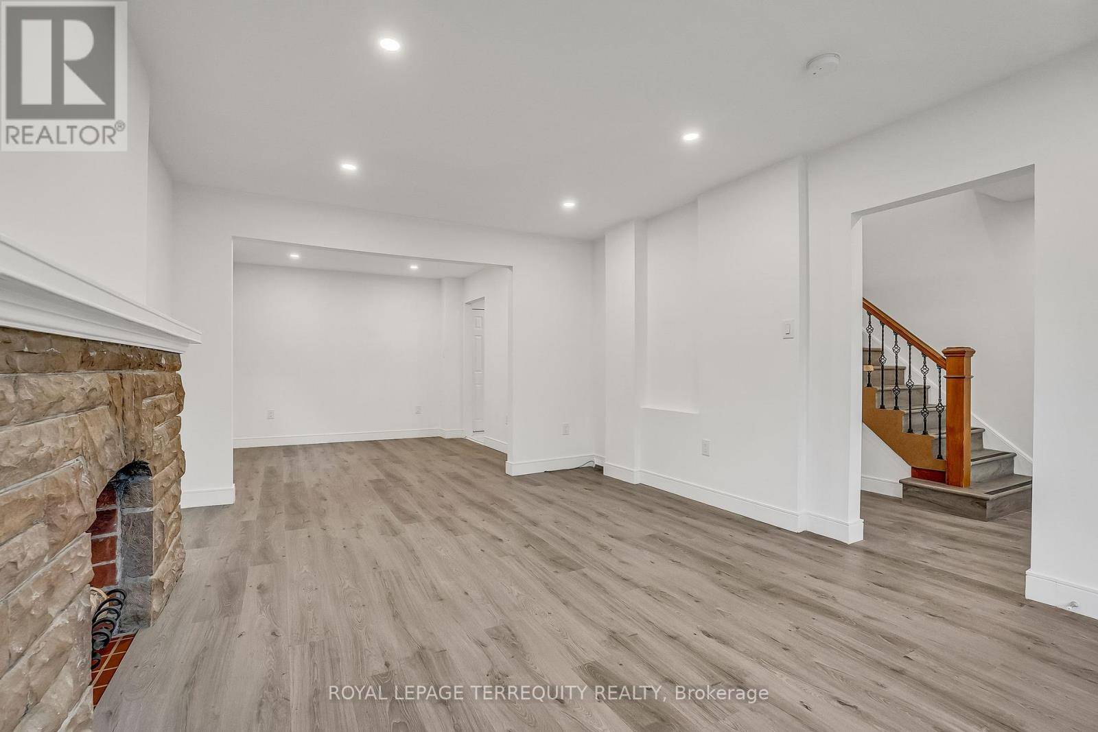 Toronto (mount Dennis), ON M6N4N6,102 GUESTVILLE AVENUE