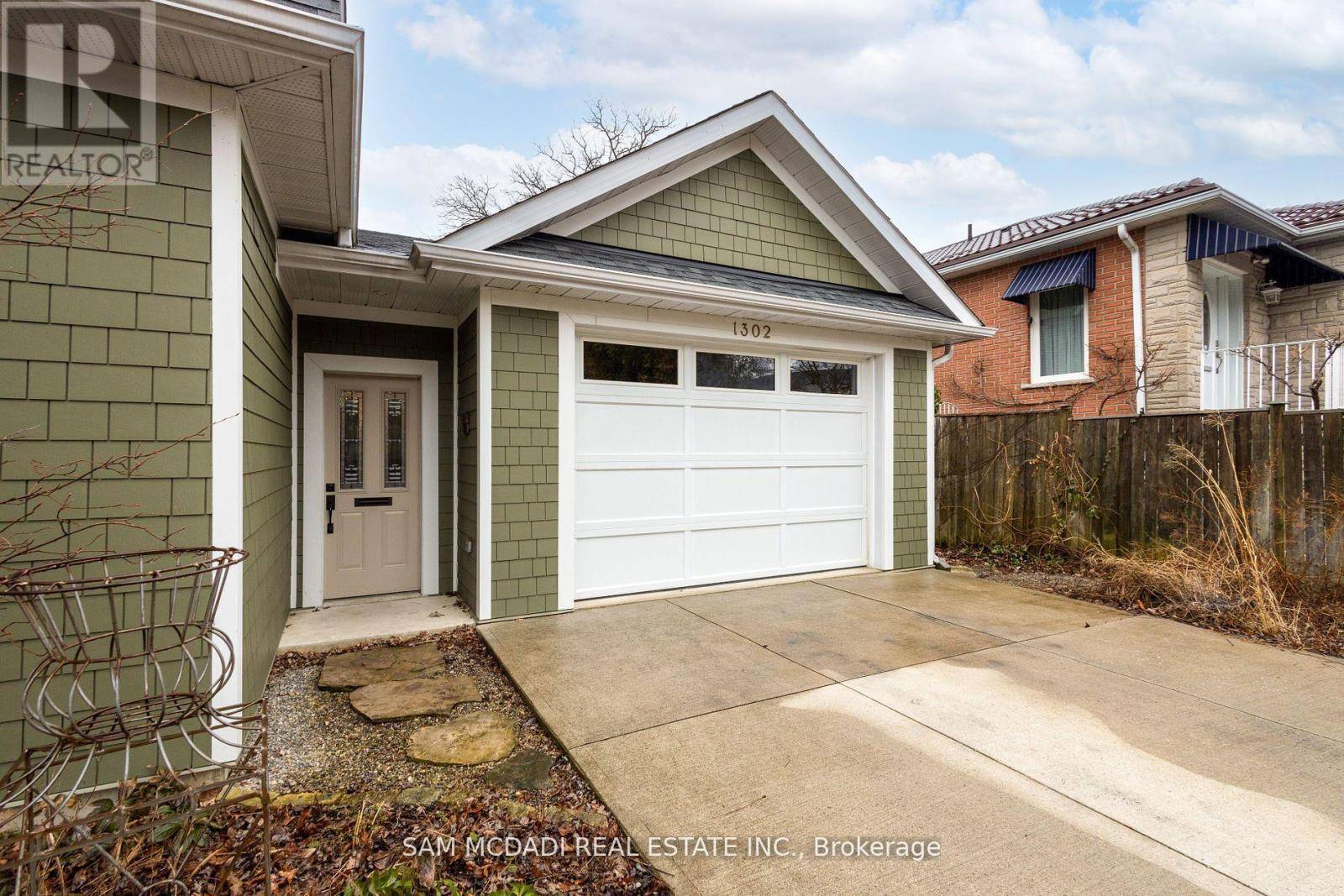 Mississauga (lakeview), ON L5E2E7,1302 MEREDITH AVENUE