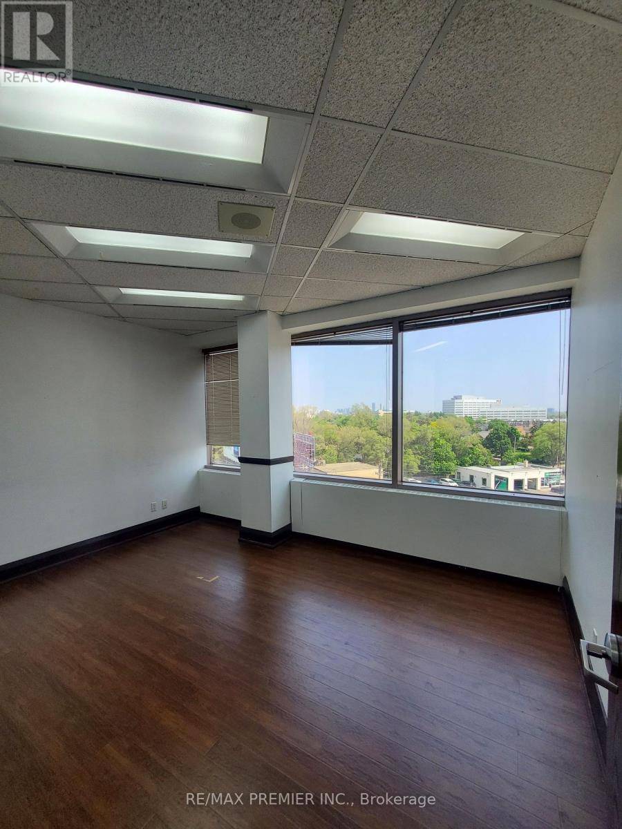 Toronto (yorkdale-glen Park), ON M6A2T3,3200 Dufferin ST #500A