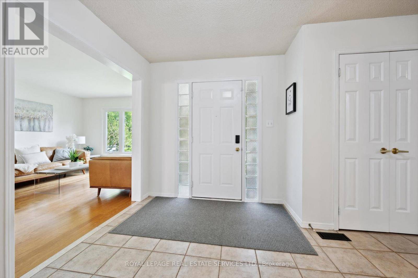 Oakville (br Bronte), ON L6L6G7,117 WARNER DRIVE