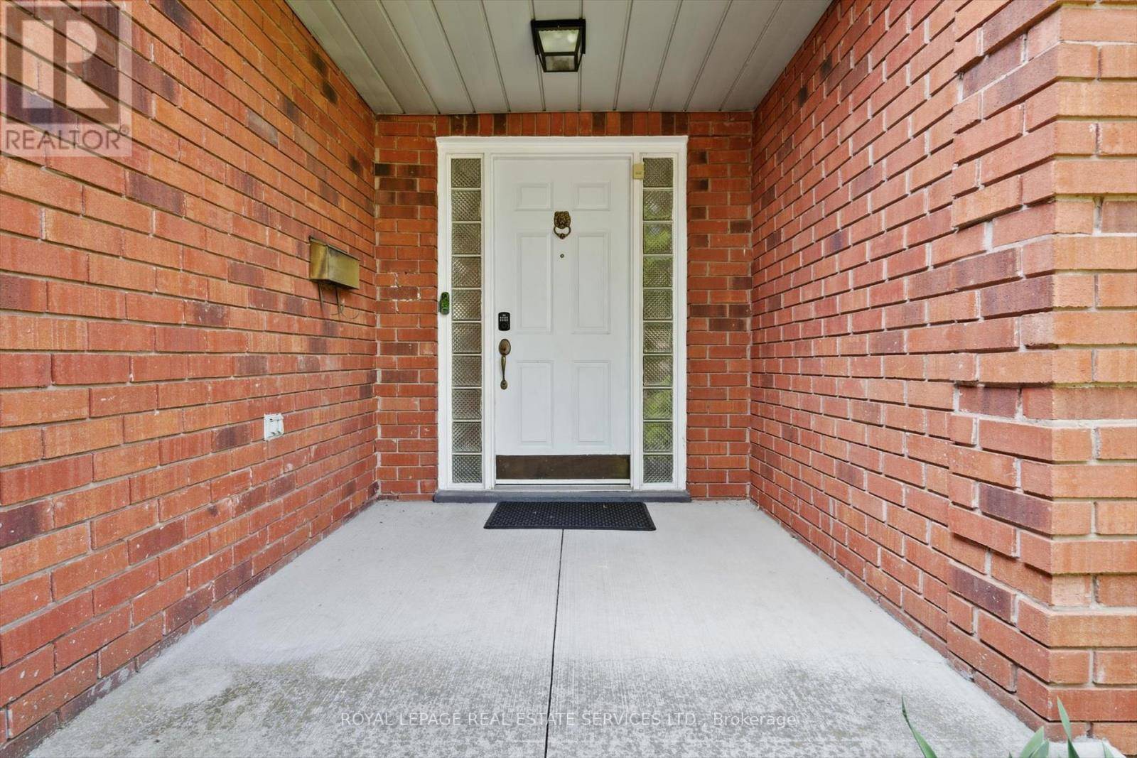 Oakville (br Bronte), ON L6L6G7,117 WARNER DRIVE